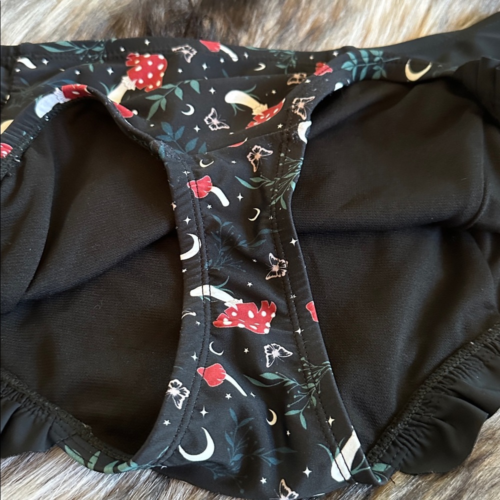 ๐ Hot Topic ๐ *NWOT* Women's Mushroom Print Cottage Core Scrunch Bikini Bottom - Picture 10 of 12